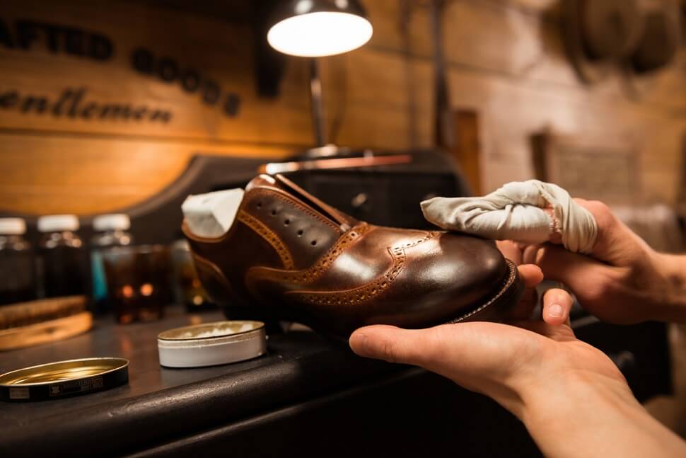 Shoe polish stands begin to vanish, lose their shine | AP News-happymobile.vn